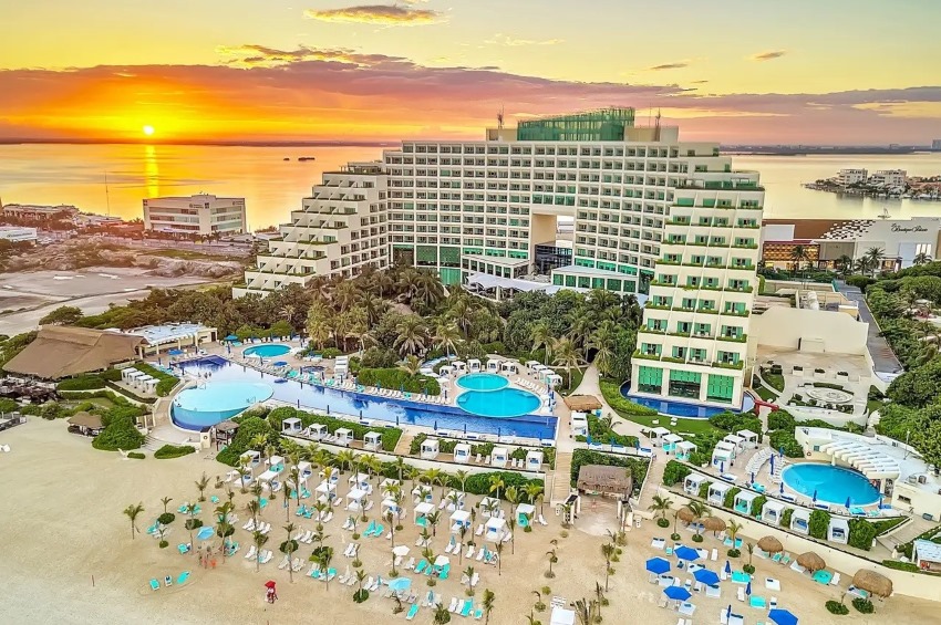 Live Aqua Beach Resort Cancun aerial view