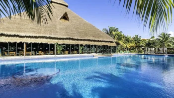 pool and poolside restaurant at El Dorado Royale