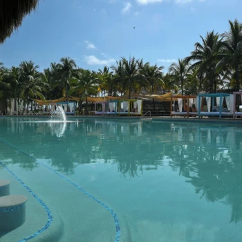 pool and swim up bar at El Dorado Royale
