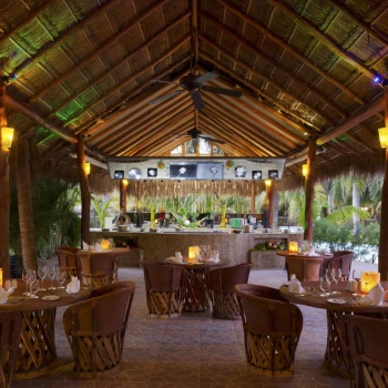 restaurant at El Dorado Royale