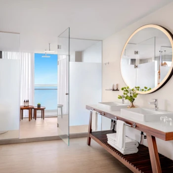 ensuite bathroom at Hyatt Vivid Grand Island