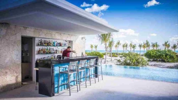 poolside bar at majestic elegance costa mujeres