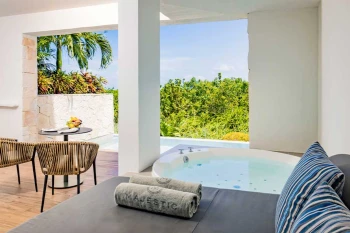 swim out suite at Majestic Elegance Costa Mujeres