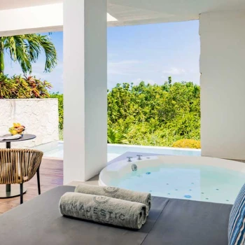 swim out suite at Majestic Elegance Costa Mujeres